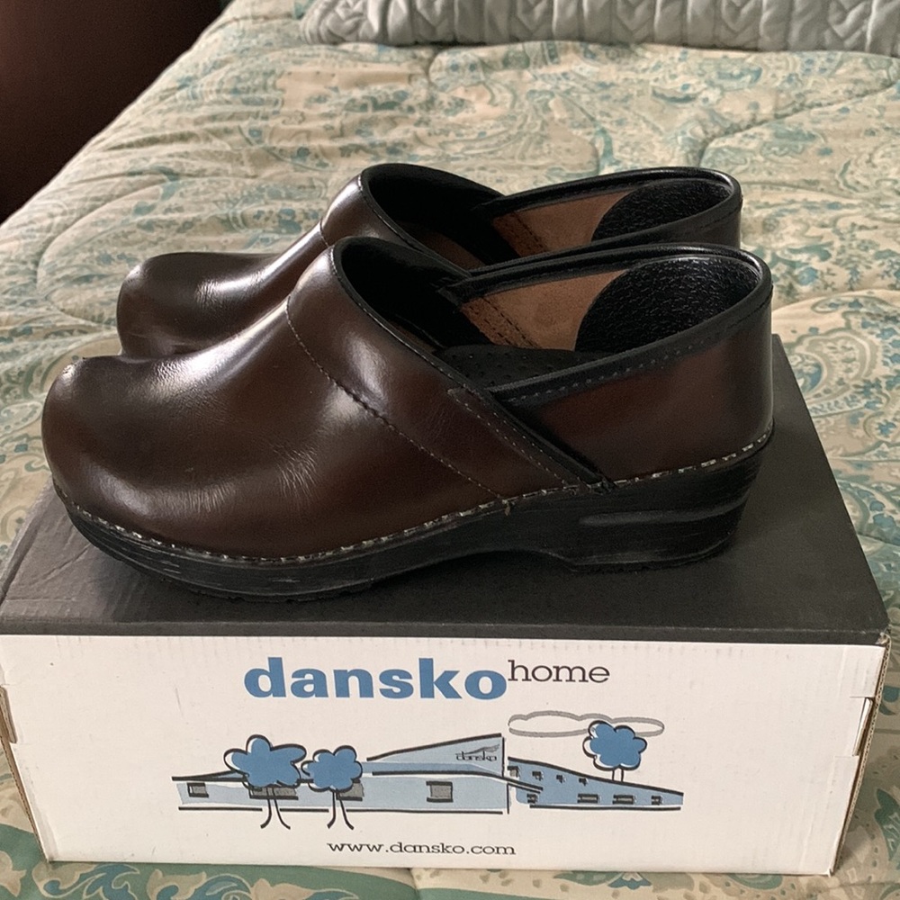 Dansko Clogs In Very Good Condition - image 4